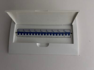 Juan Gonzalez. Electricista matriculado en Montevideo – urgencias e instalaciones (muestra)